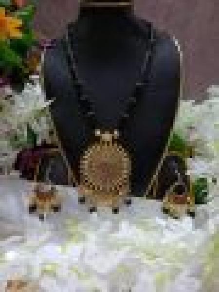 Trendy Design Jewellery Sets Of Necklaces & Earrings For Women